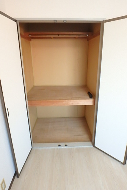 収納　増えがちな荷物をスッキリ収納できる大きめクローゼットです♪