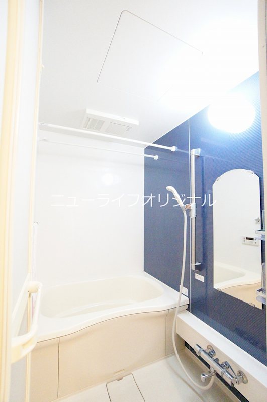 バス・シャワールーム　追焚機能はもちろん浴室乾燥機付きです！