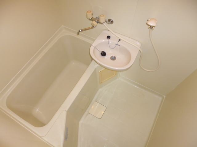 バス・シャワールーム　足伸ばせますね。