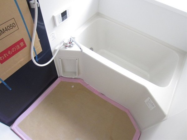 バス・シャワールーム　窓あり・追い焚き機能