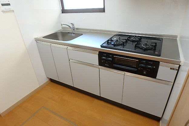 キッチン　キッチンに窓あり