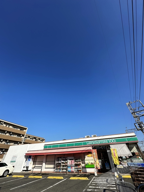 コンビニ　ローソンストア100二色浜駅前店（コンビニ）まで742m