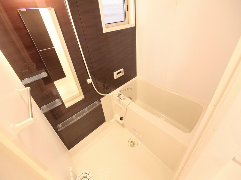 バス・シャワールーム　追い焚き付お風呂　窓付（換気良好）