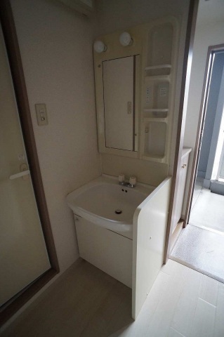 洗面設備　写真は別のお部屋のものでございます