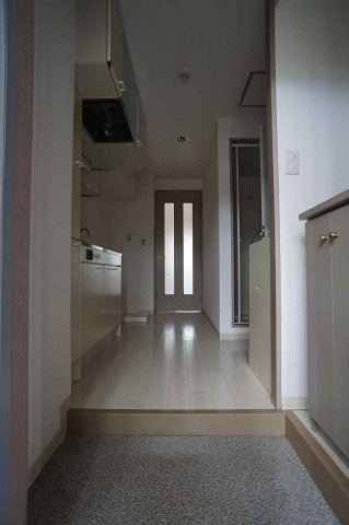 玄関　写真は別のお部屋のものでございます