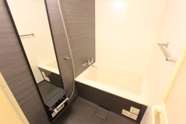 バス・シャワールーム　暗い色を入れてシックになっています