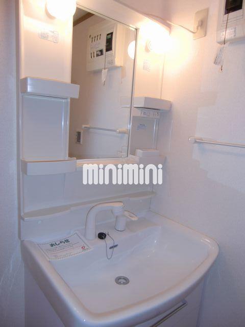 洗面設備　朝のお手入れが助かる洗髪洗面化粧台