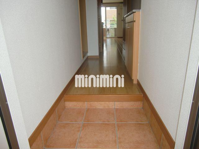 玄関　下駄箱付きの玄関です。