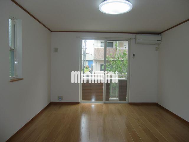 眺望　照明付きの洋間です。