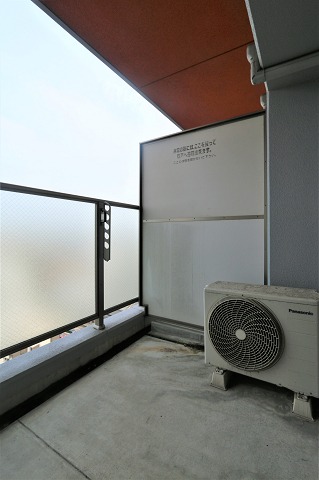バルコニー　天気のいい日はこちらで洗濯物を干せます