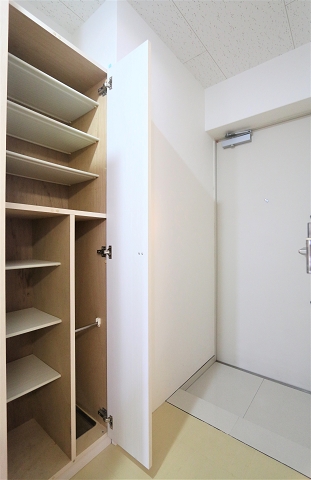 玄関　玄関にはたっぷり収納のシューズボックス