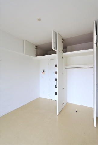 収納　上部収納とクローゼットでお部屋スッキリ