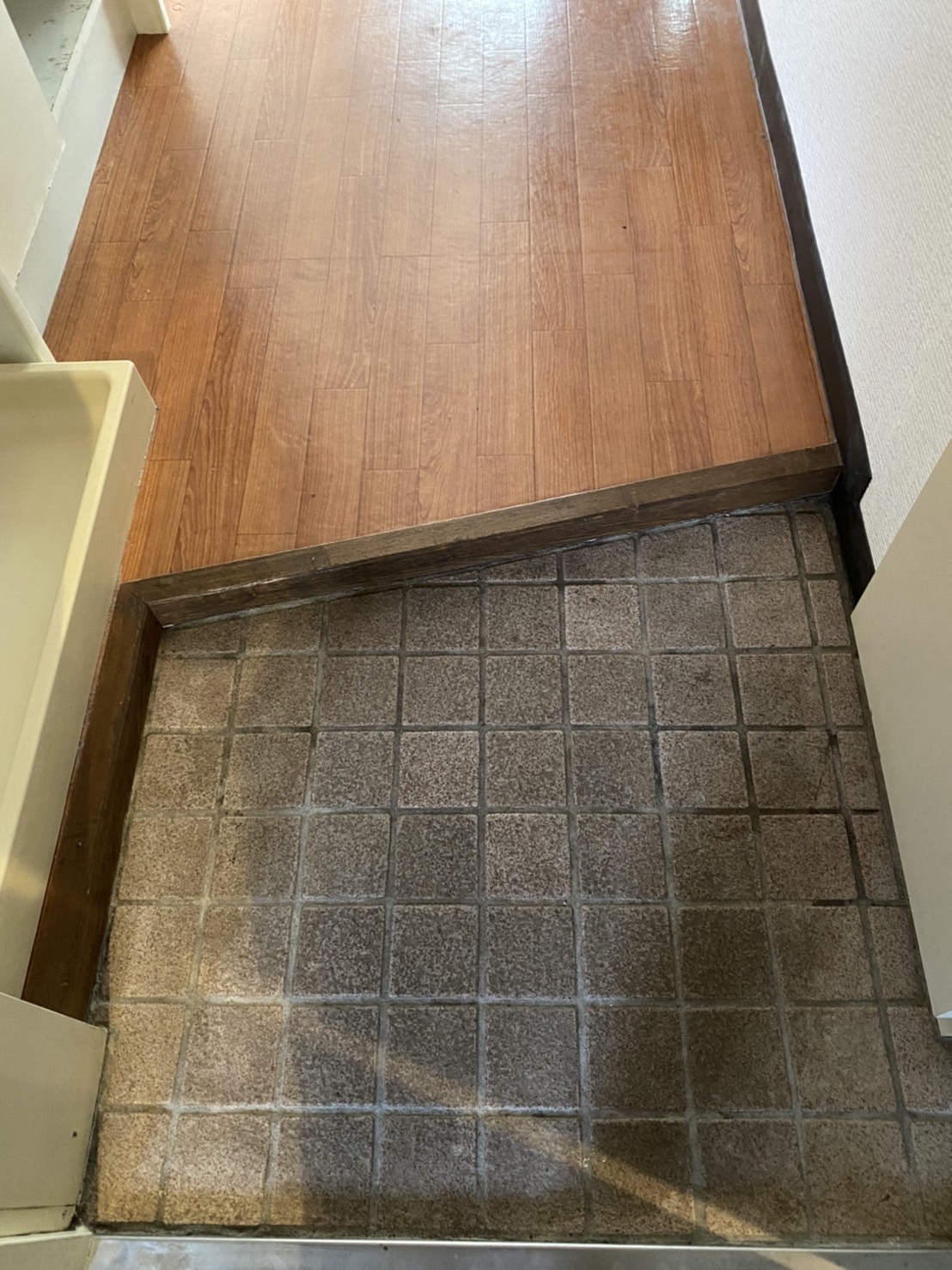 玄関　※退去前の為、同タイプ別部屋の写真です