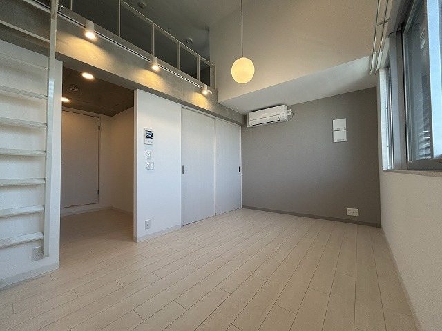 居室・リビング　別号室参考写真