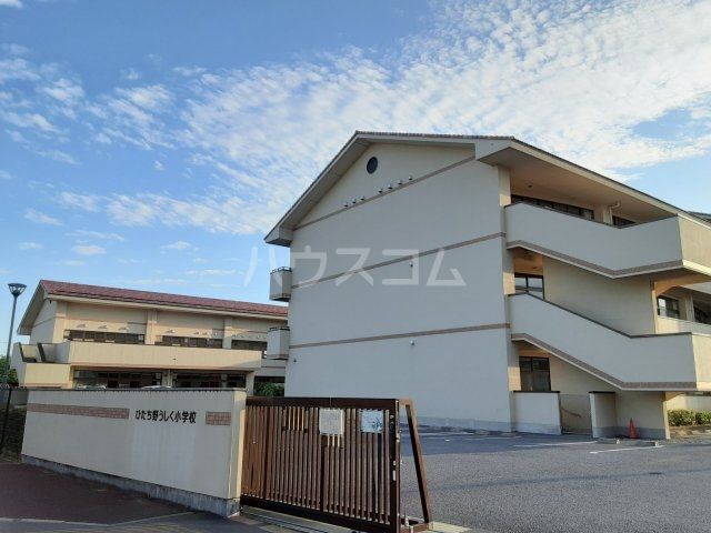 小学校　牛久市立ひたち野うしく小学校（小学校）まで824m