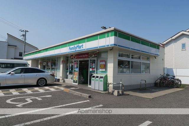 コンビニ　ファミリーマート（コンビニ）まで902m