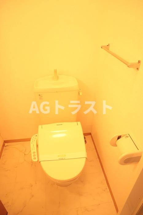 トイレ　清潔感のあるトイレです