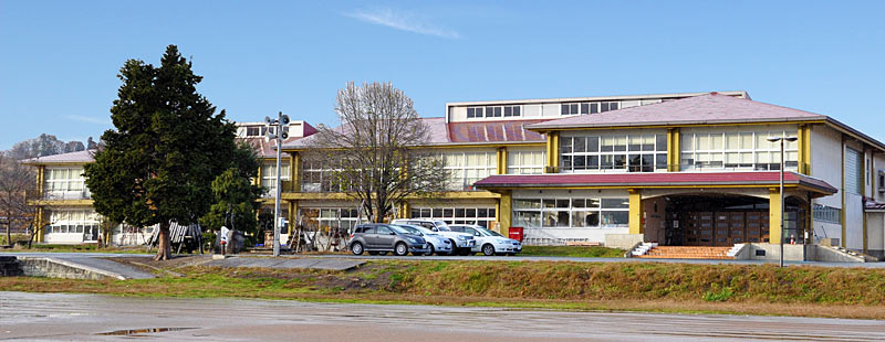 小学校　神戸市立西郷小学校（小学校）まで221m