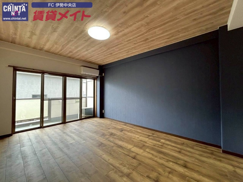 居室・リビング　別部屋参考写真です