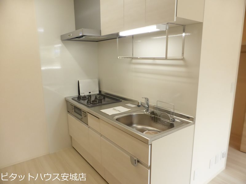 キッチン　同物件別部屋