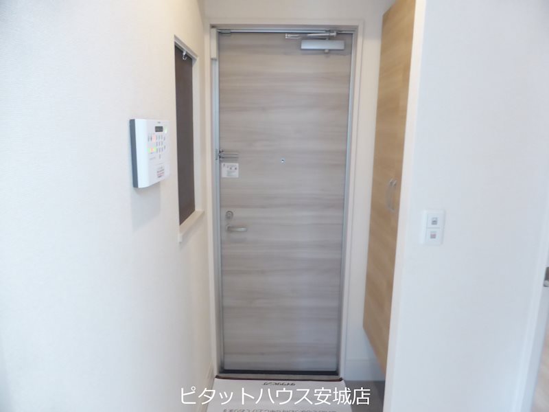 玄関　同物件別部屋