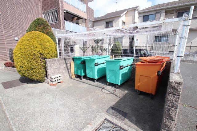 その他設備　敷地内ゴミ捨場