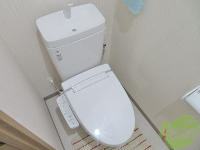 トイレ　ウォシュレット機能がついたトイレです。安心して使用できますね