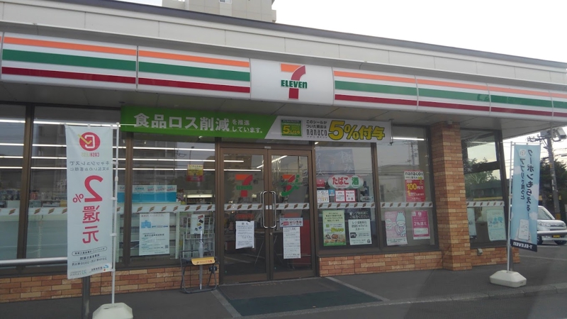 コンビニ　セブンイレブン札幌発寒6条店（コンビニ）まで159m