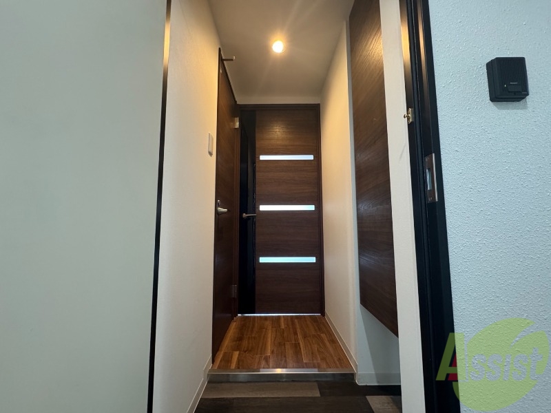 玄関　玄関です。建具の色合いがおしゃれですね～。
