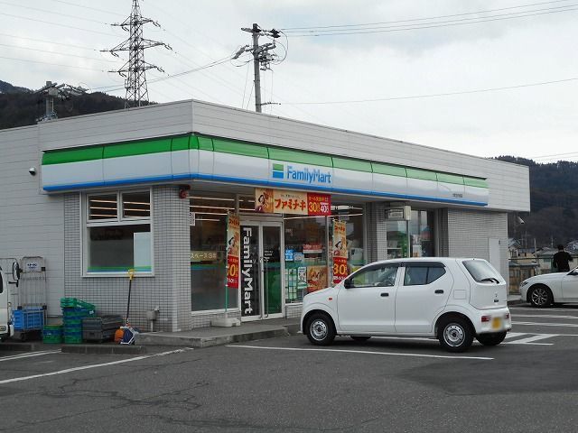 コンビニ　ファミリーマート　大町合庁前店（コンビニ）まで700m