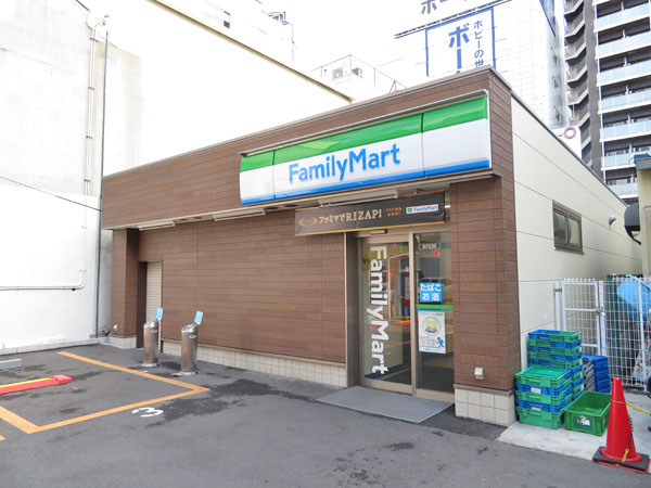 コンビニ　ファミリーマートＭＹＳ大国町駅前店（コンビニ）まで111m