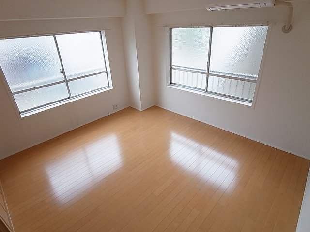 ラムール長田の居間写真