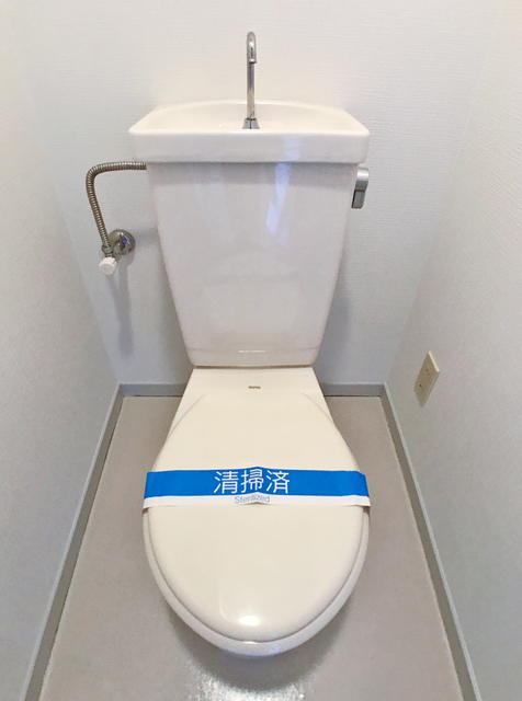 トイレ　※補修前の参考画像の為、設備等は現況優先。