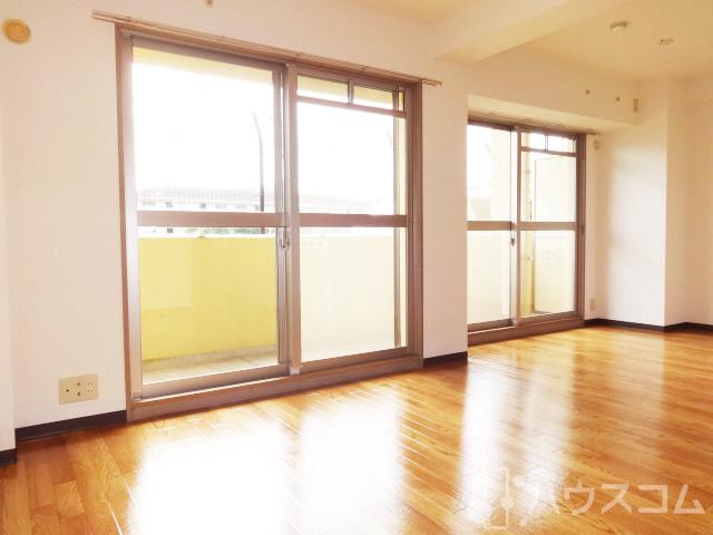 居室・リビング　日当たり良好！南向きの明るいお部屋です☆