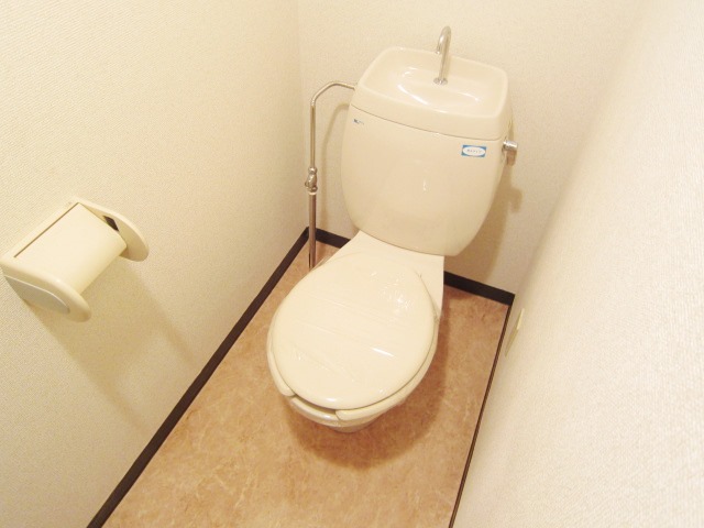 トイレ　別号室参考写真です。