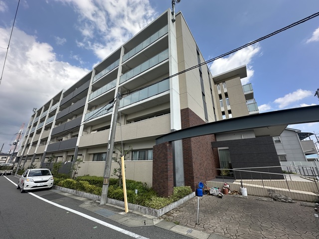 フロイデ川添の外観写真
