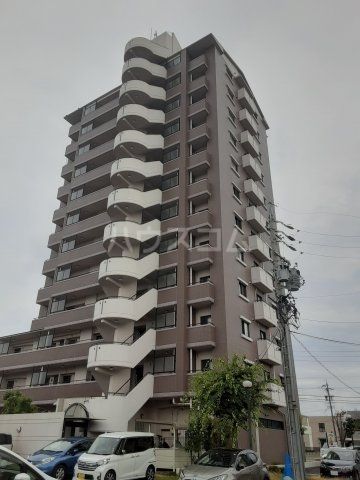 尾張旭市向町のマンションの建物外観