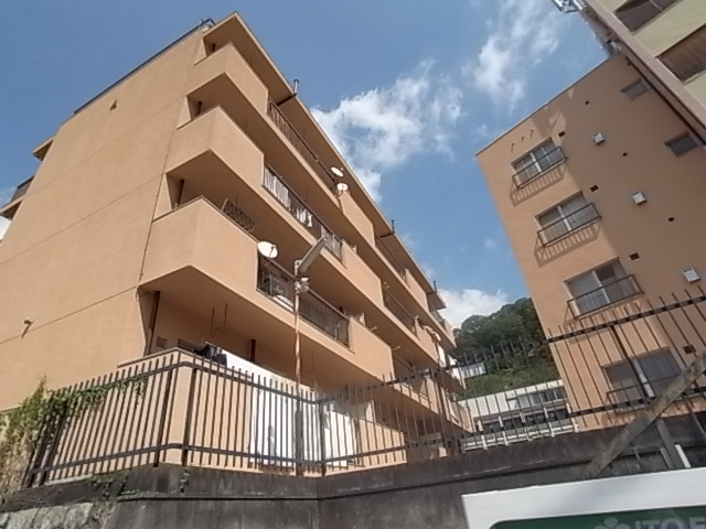 神戸市北区鈴蘭台南町のマンションの建物外観