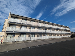 松山市居相のマンションの建物外観