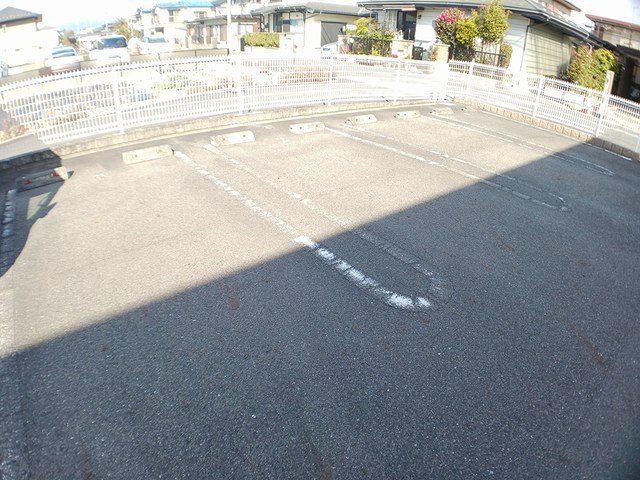 【草津市木川町のアパートの駐車場】