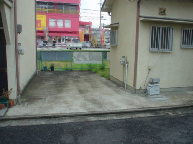 【香芝市良福寺のアパートの駐車場】