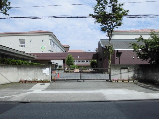 【モナーク足利７０２の小学校】