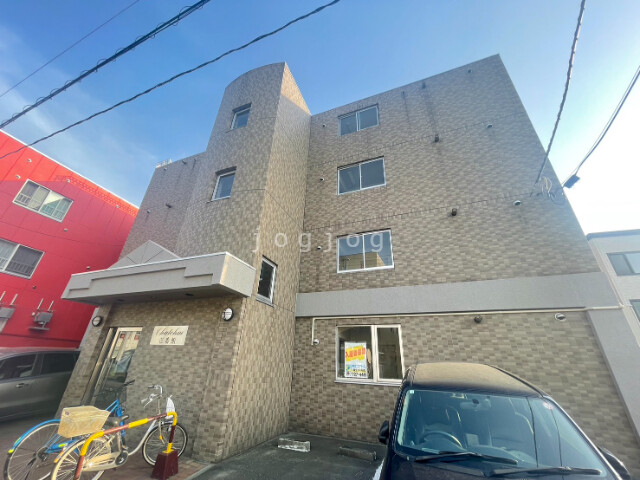 【札幌市北区新川五条のマンションの建物外観】