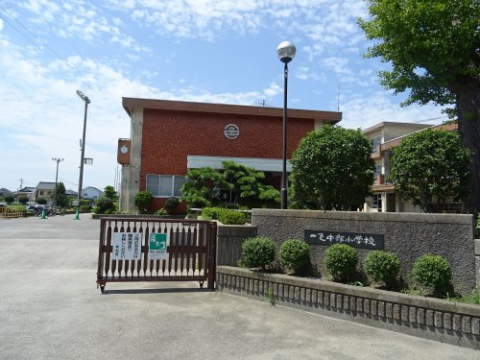 【西尾市一色町池田のアパートの小学校】