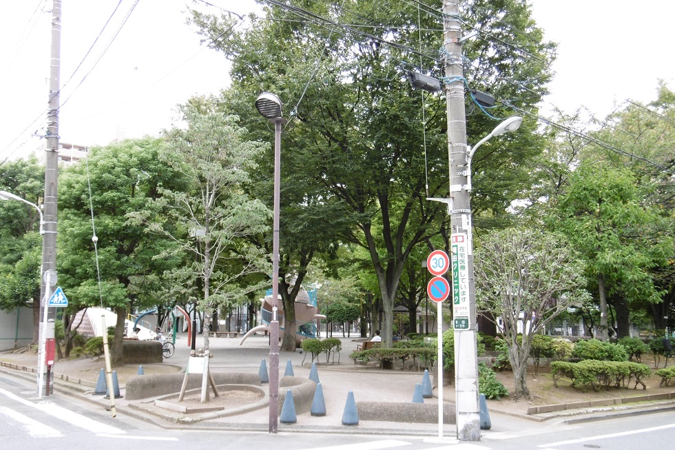 【大田区蒲田のマンションの公園】