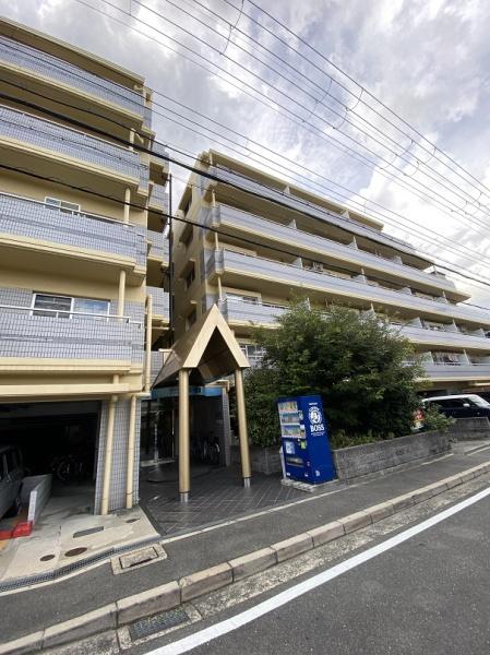 【守口市西郷通のマンションの建物外観】