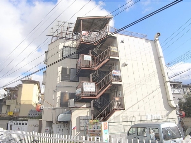 入屋ハイツの建物外観