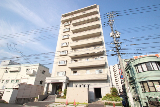 広島市東区牛田本町のマンションの建物外観