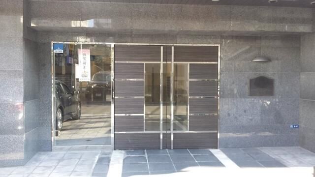 エントランス　落ち着いたエントランスです