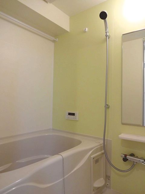 バス・シャワールーム　追焚機能付浴槽・浴室乾燥機完備